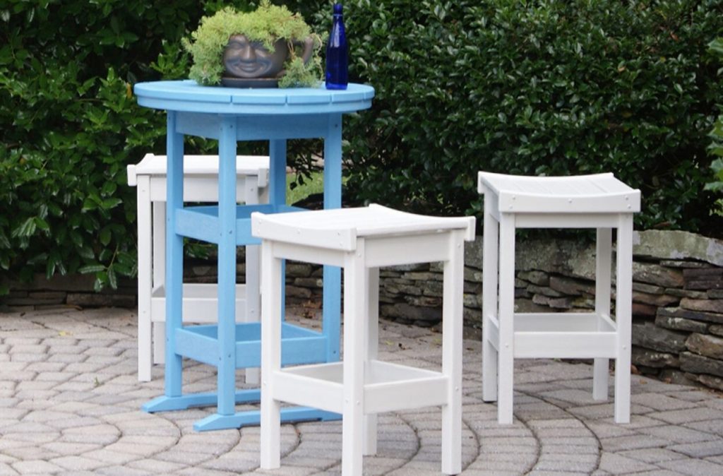 Counter Table Round and Counter Height Stools Seashore Collection