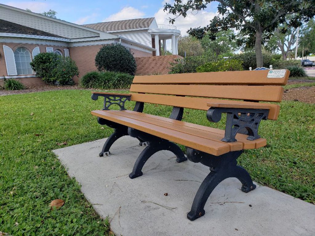Bench Arlington w/Arms American Recycled Plastic
